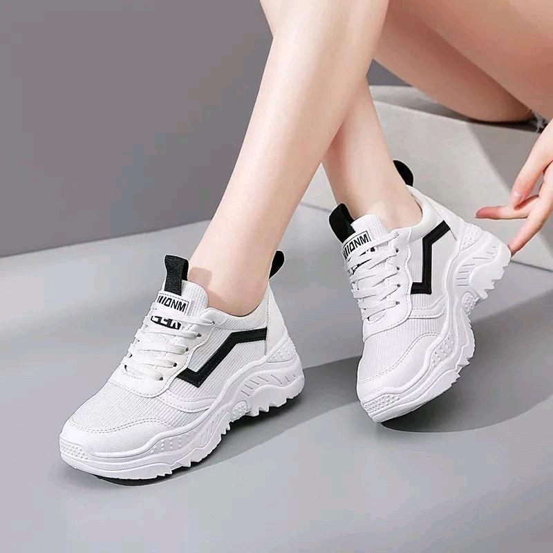 Sepatu Sneakers Wanita Coek Terbaru 2024 BR18 - Korean Style Casual Canvas Karet Kasual Shoe Hitam Putih - Sport, Cewek Sport Cewek Olahraga 2