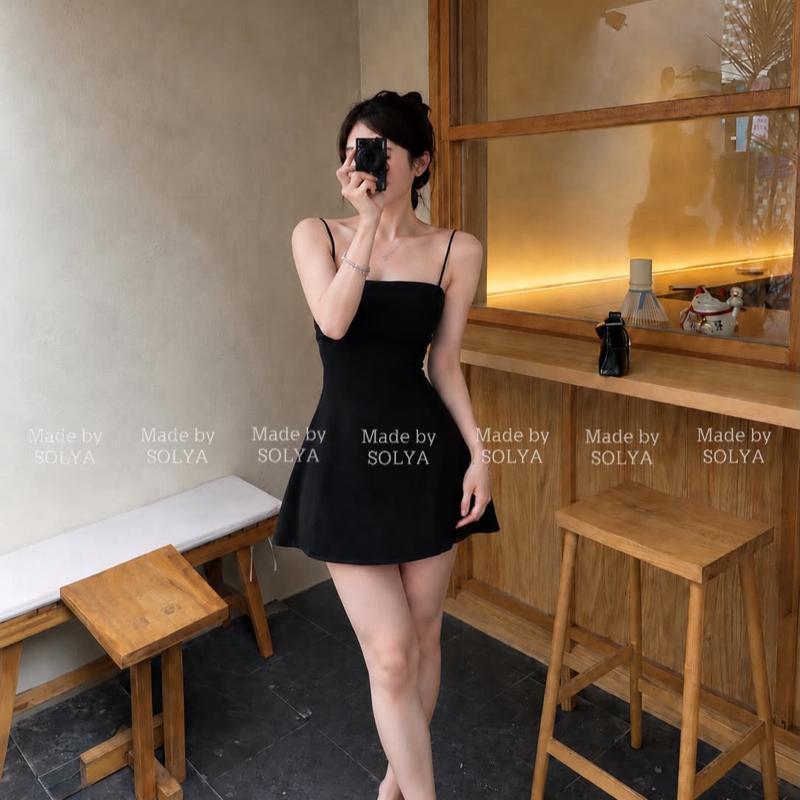 Đầm hai dây dáng xoè vải dày