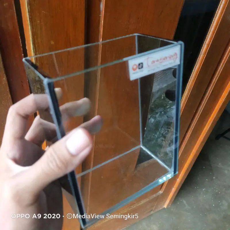 Aquarium Ikan Cupang 12x07x15cm Hitam Samping 1