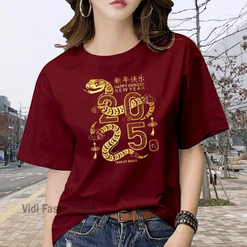 KAOS IMLEK SHIO ULAR 2025 / BELI 3 GRATIS HEADSET EXTRA BAS / KAOS GONG XI FA CAI 2025 SHIO ULAR / KAOS WANITA / KAOS PRIA / KAOS DISTRO / KAOS WANITA KEKINIAN / KAOS OBLONG / BLUS / T-SHIRT / KAOS WANITA DEWASA / KAOS KATUN COMBED BAHAN ADEM BAHAN TEBAL 1
