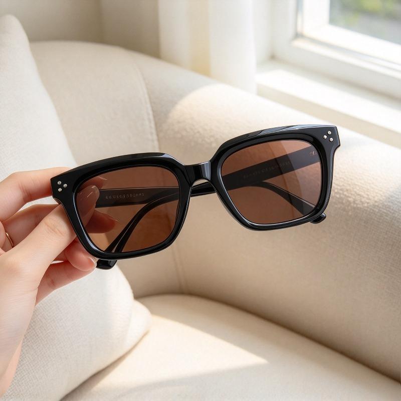 Kính râm vuông phong cách retro cho nữ và nam, thời trang, bảo vệ tia UV400, phong cách punk với đinh tán, đang thịnh hành