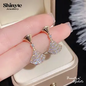 Shinyte&Anting Bentuk Kipas Zirconia|S925 Silver|Gaya Geometris Minimalis|Anti Alergi|Hadiah Ulang Tahun D03-306