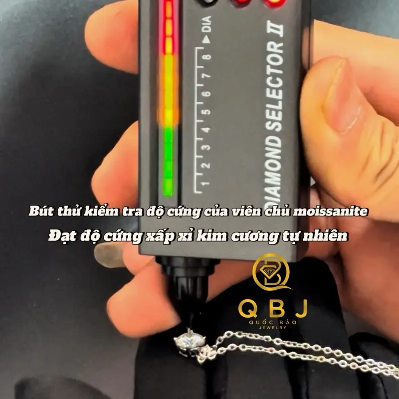 Dây chuyền nữ bạc ý S925 XI KIM gắn Viên chủ đá Moissanite 6,5Li sáng đẹp kèm theo giấy tờ kiểm định . DC moissanite - Quốc Bảo Jewelry- QBJ 7