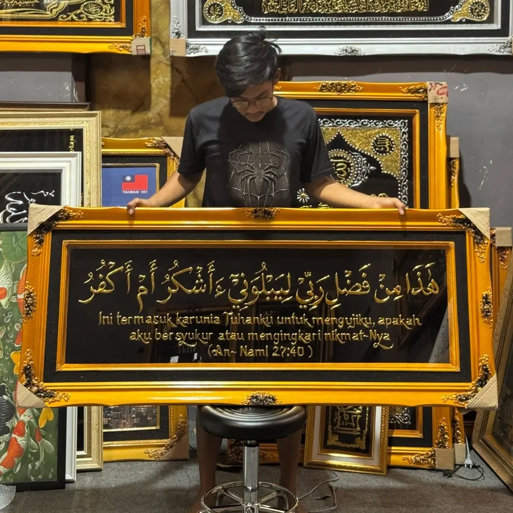 Hadza min fadhli rabbi Kaligrafi An Naml Warna hitam