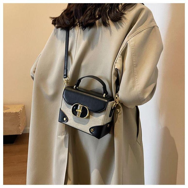 Product Introduction of This year's popular for women in autumn and winter, versatile 2024 new single shoulder crossbody bag, portable box, small square bag 19