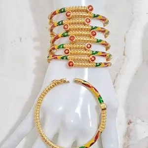 Gelang dubai Memiliki bukaan samping