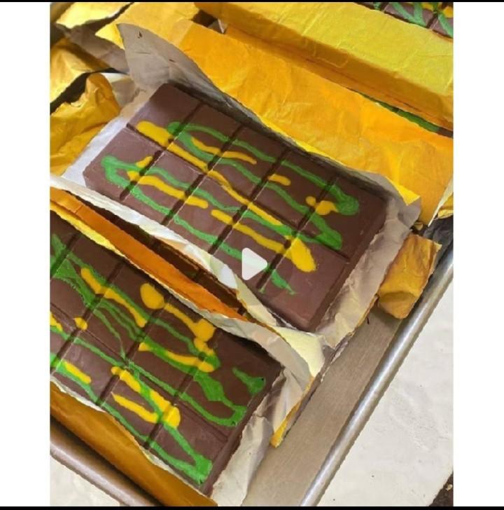 Coklat Dubai Original "PISTACHIO KUNAFE" Chocolate Viral Lembut Meleleh Dimulut, Food Cemilan Berat ± 250 gr ,Ukuran 16x8 cm Makanan Snack Cokelat Coklat Dubai Original "PISTACHIO KUNAFE" Chocolate Viral Lembut Meleleh Dimulut, Food Cemilan Berat ± 250 gr ,Ukuran 16x8 cm Makanan Snack Cokelat