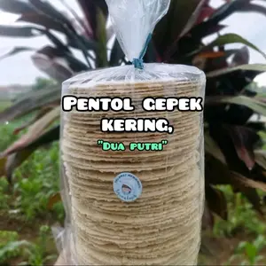 pentol kepek kering isi 55 lembar. khas Ambunten Dua putri . Rujak Sambel Pedas, Enak, Snacks Food Kerupuk Cemilan