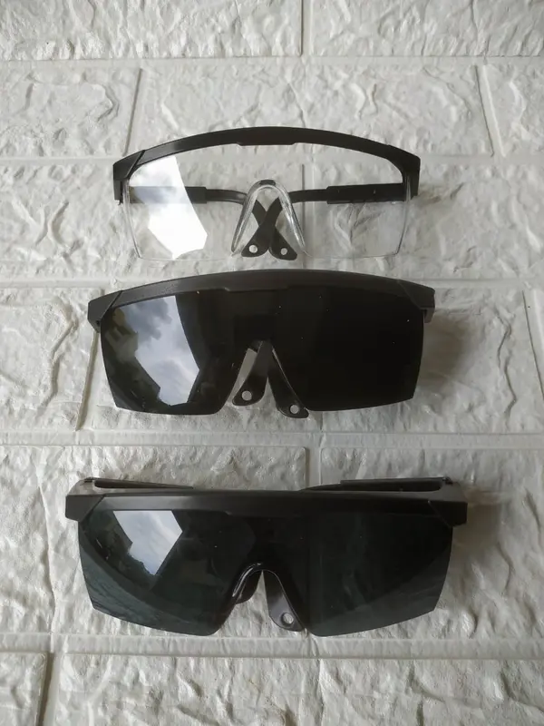 1 DUS (12 PCS) SAFETY GLASSES / KACAMATA PELINDUNG / KACAMATA FASHION BENING DAN HITAM TERAWANG 5