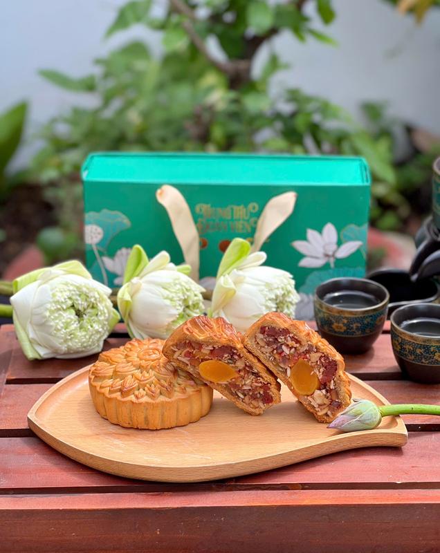 Hộp 2 cái Bánh trung thu thập cẩm 1 trứng nhà làm mỗi cái 180g [ CÓ HỘP ]