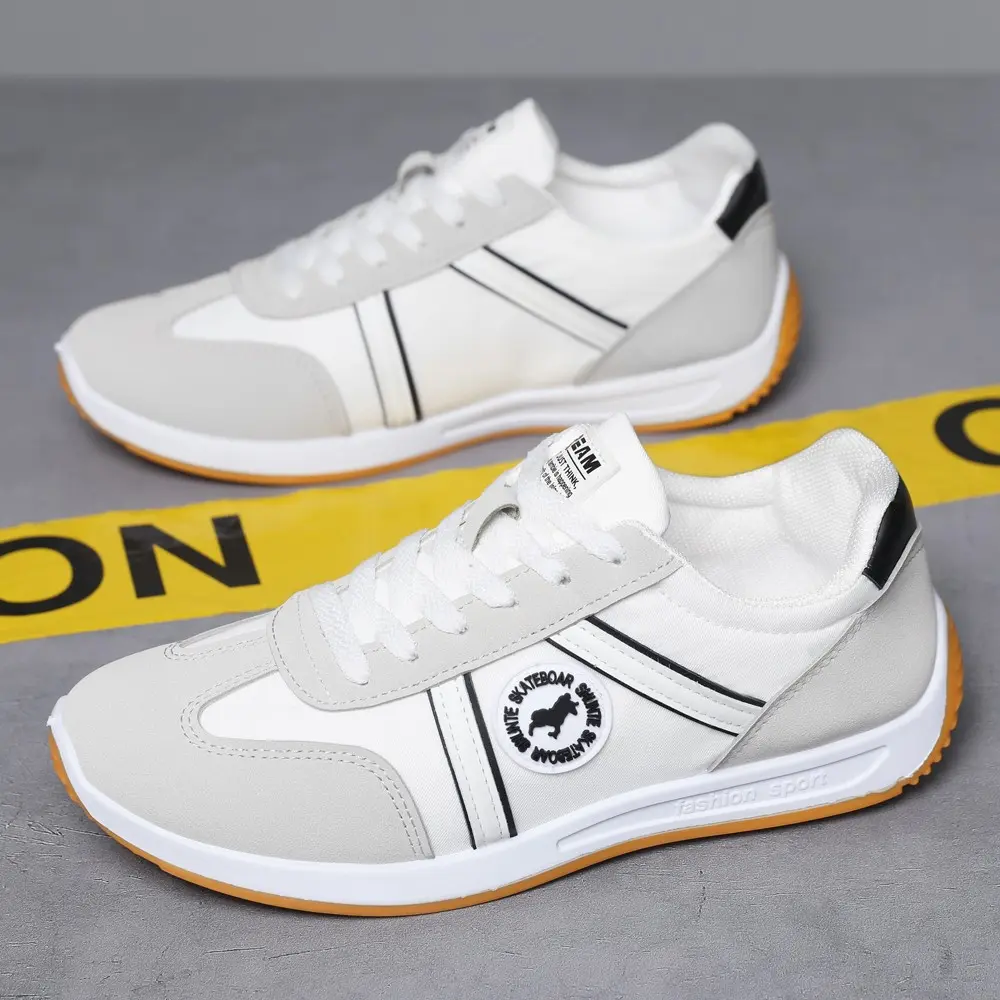 Sepatu Pria Musim Panas 2025 Sepatu KasualJala Bernapas Baru Sepatu Slip-On SepatuAgan Serbaguna Sneakers Olahraga Pria