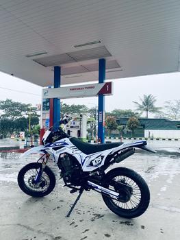 Product Review of DECAL HONDA CRF 150L PUTIH SUPERMOTO FULL BODY KEREN MINIMALIS SIMPLE MURAH TERBARU VIRAL- CRF GANK PUTIH 060 Motor from T**r 0