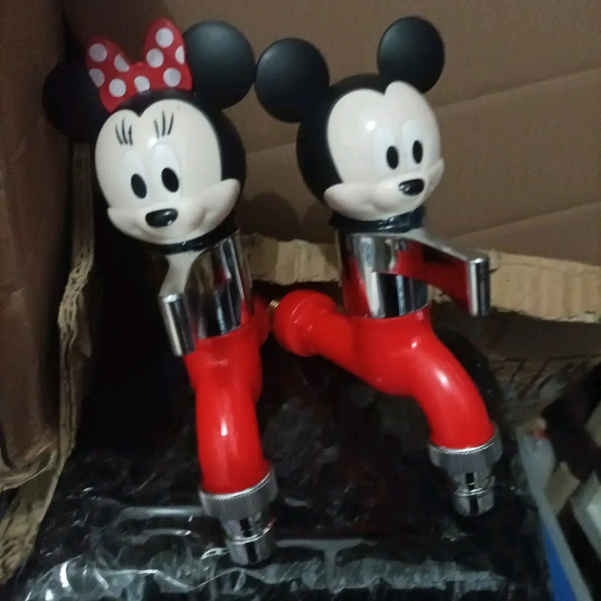 Kran air Merah besi plastik karakter Mickey dan minnie mouse (harga tertera satuan 1 pcs) bisa note karakter ya