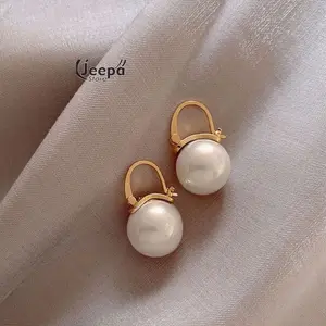 Anting Tusuk Mutiara Sedang Model Fashion Simple Elegan Korean Wanita Terbaru Kekinian AT02
