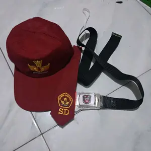 paket topi sd dasi dan sabuk ccok untuk cewel and cowok logo bordir tutwuri handayani Anak Cewek Seragam Syal Tali