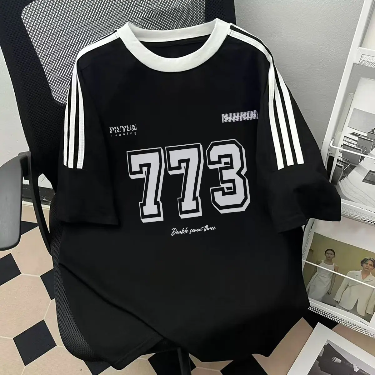Pria Model Regular Unisex Bergaris Bahu HazoOfficialShop T-Shirt A400 Korean Style Kaos Oversize Lengan Pendek Katun Retro Street Style Pattern Wanita Top Muda Crop Atasan Putih Tee Korea - Hitam, Polos