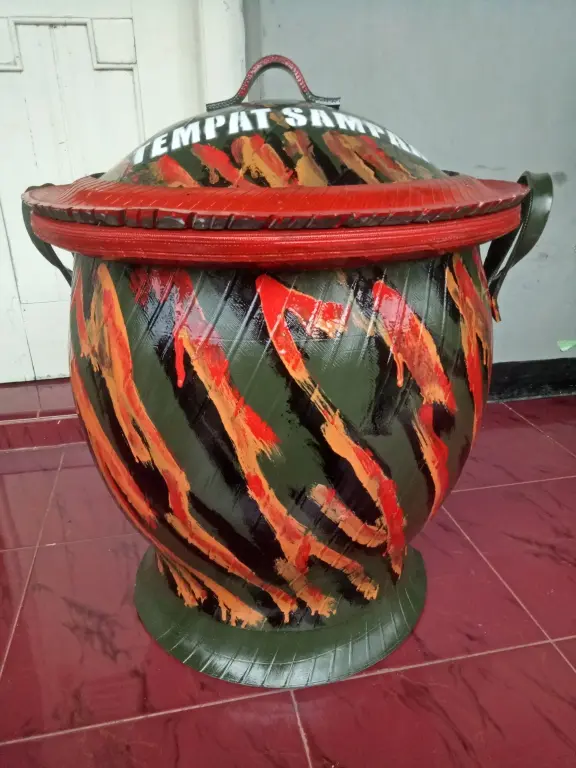 Tempat Sampah Besar Motif TNI Tahan Lama Hijau