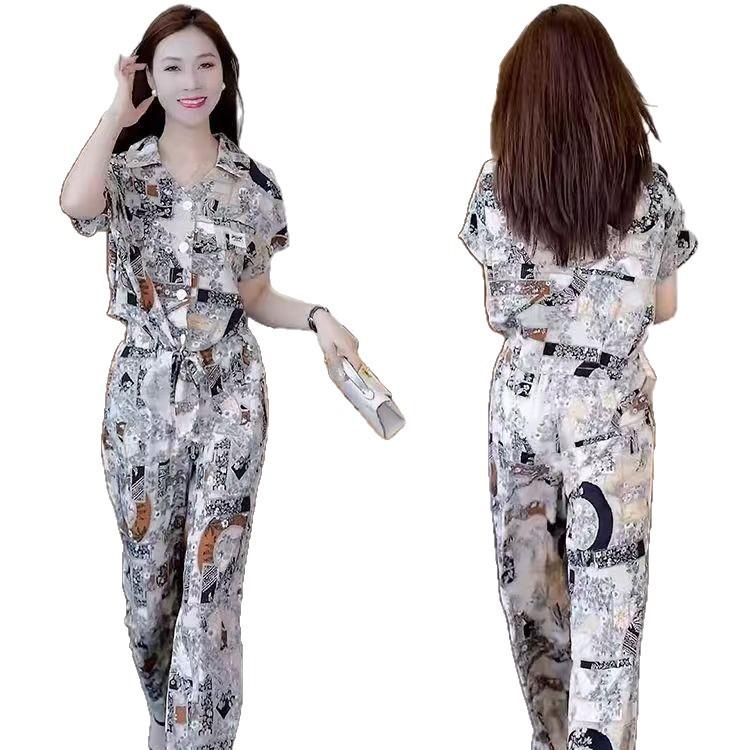 Phong cách mùa hè mới 2026, thoải mái và rộng rãi, phong cách Pháp thời thượng, áo tay ngắn in họa tiết, quần ống rộng, bộ hai món dành cho nữ, phù hợp mặc hằng ngày và khi đi làm.