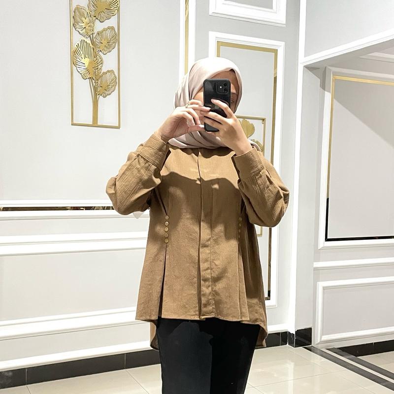 Gweny Top / asesoris kancing di sisi kanan dan kiri 3