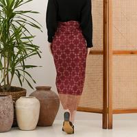 Gambar NONA RARA - Lilit Skirt Garut Red P0474, Rok batik wanita modern - ALL SIZE dari Nona Rara Batik Kota Administrasi Jakarta Timur 4 Tokopedia
