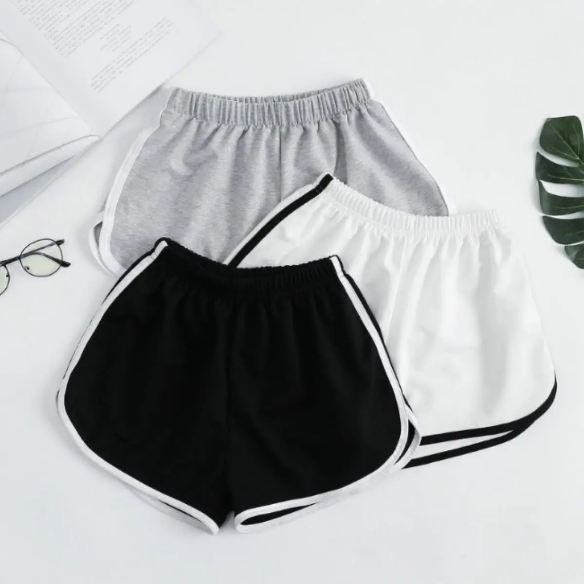 HOT PANTS / HOT PANTS ELODIE / HOTPANTS MUNIKO / HOTPANT ELODIE / CELANA PENDEK WANITA Shorts Santai celana  pendek Katun Cewek Dewasa Boxer