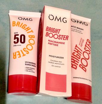 Product Review of OMG Oh My Glow - Bright Booster Glow Kit Paket Perawatan Wajah untuk Kulit Tampak Glowing, Mencerahkan, Tampak Sehat, Menjaga Skin Barrier, Mengandung Niacinamide , Peptide, Vitamin C - Sabun Pembersih Wajah, Moisturizer, Sunscreen from 2**0 0