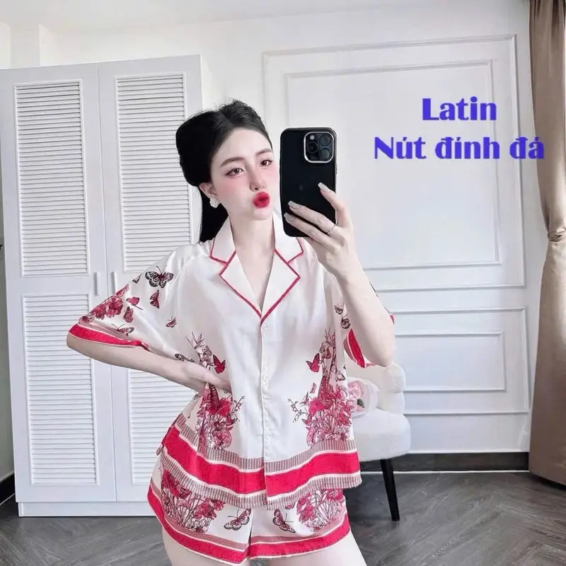 bộ pijama nữ lụa cao cấp họa tiết hoa, cúc đính đá sang chảnh