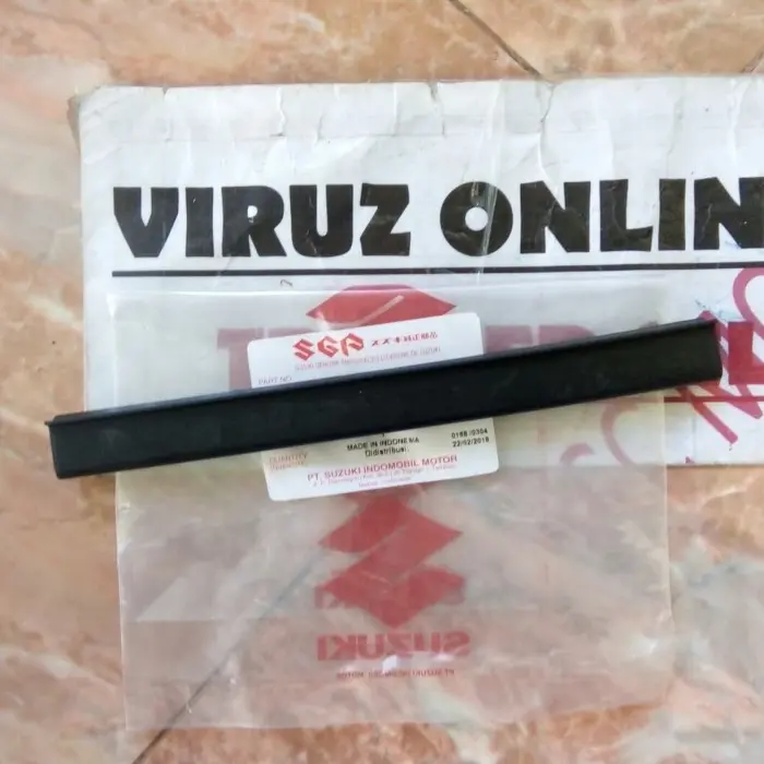 KARET PEGANGAN PENAHAN KACA PINTU SUZUKI JIMNY KATANA 0