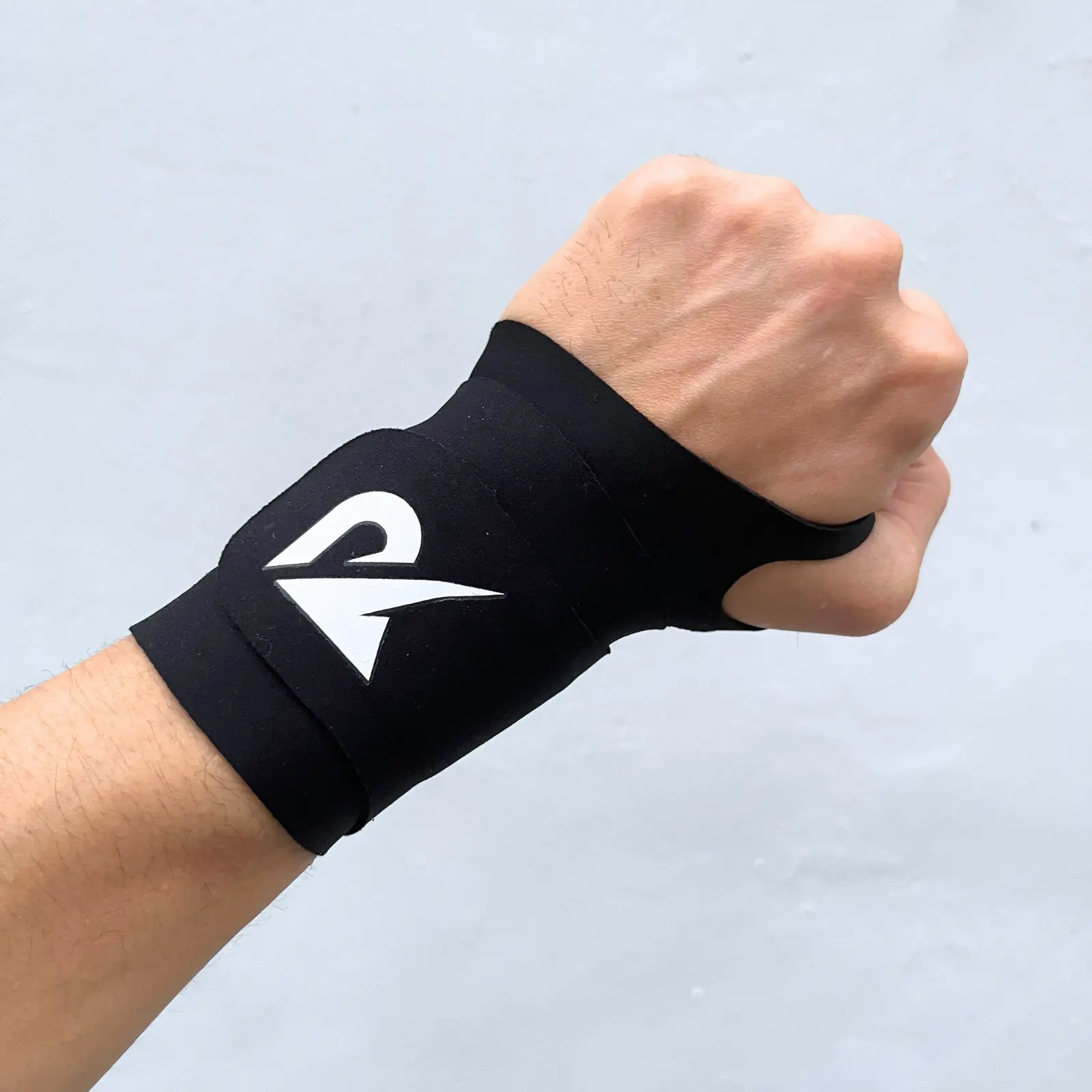 Recovry Wrist Relief Strap to effectively relieve your wrist pains & discomfort. Helps with Wrist Sprains & Strains, Carpal Tunnel Syndrome,  Arthritis and other wrist related issues.