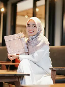 Lili Series Scarf Hijab Motif Voal Premium  Hijab Muslim Modern dengan Hardbox Eksklusif