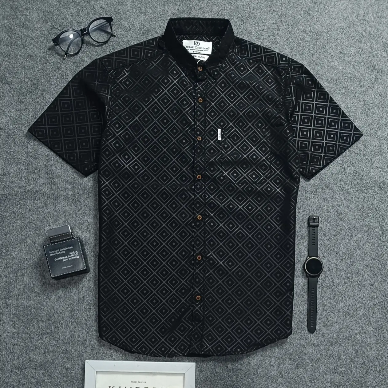 (READY JUMBO) Kemeja Pria Lengan Pendek Motif DIAMOND [ HITAM ] Slimfit Nyaman Katun Premium Baju Casual Distro by Gudangkemejaid