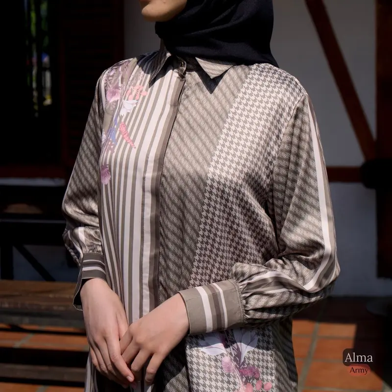GABRIAL ALMA SHIRT Atasan Wanita Exclusive Monogram Printed Limited Gabrial Hijab top Silk Silky Glow Kancing Cantik kantor kasual timeless stripe fashion 8