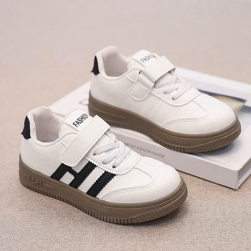  Giày thể thao cho bé trai bé gái chất liệu da PU kẻ đen đỏ êm mềm nhẹ đế cao su non thời trang trẻ em mẫu mới 2025 