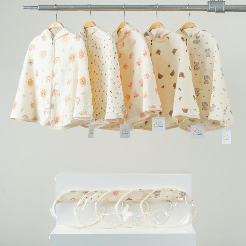 Áo choàng xô muslin 3 lớp chống nắng cho bé,  tránh gió, kèm mũ chắn giọt bắn mềm mại, an toàn cho bé