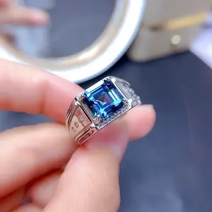 Cincin Pernikahan Kristal Biru Buatan Persegi Mewah Mode Perak Pria dengan Cincin Aksesoris Pesta Elegan Sederhana Zirkonia Buatan Putih