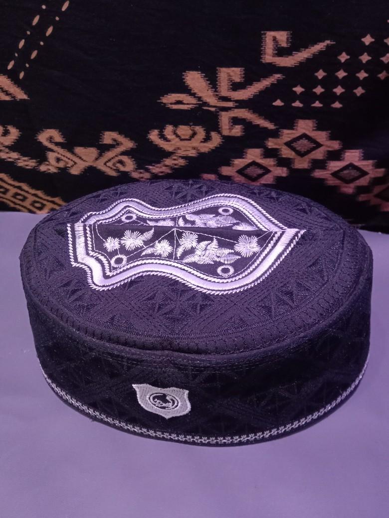Product Introduction of Peci Asaghofah, Songkok Kopiah Pria Muslim Asaghofah Logo Terompah Warna - Desain Unik Hitam, Lingkar Kepala 51-59 cm - Motif, Dewasa 6