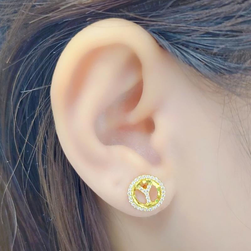  Hoa Tai Nữ Titan Dạng Chữ Viền Tròn Đính Full Đá Xi Vàng Đủ Chữ A Đến Y Khóa Đẩy Sang 