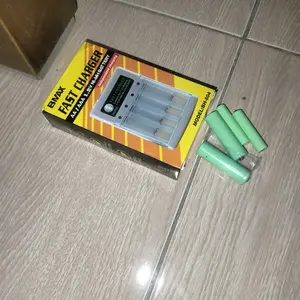 Ruibao Pengisi Baterai / Pengisian Cepat / Pengisi Daya Baterai / AA / AAA