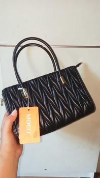 Product Review of MOCO Fashion Tas Selempang Wanita Hand Bag Tekstur Timbul Zigzag 2819 from P**7 0