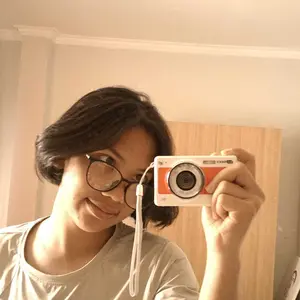 【Creators Exclusive KiTBEEZ KC-2】Kamera CCD 56MP untuk Pelajar, Kamera Digital Vintage dengan Autofokus, Layar Ultra HD 2.8 Inci, 56 Mega Piksel Vintage Vibe