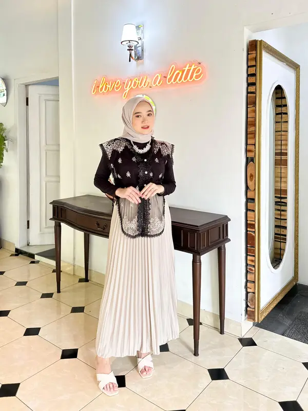 Ayasha - One Set Kondangan Vest Brokat Tile dan Rok Plisket Premium 2