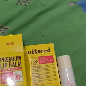 Buttered Premium Lip Balm Harian SPF 30 PA++++ Daily Lip Balm untuk Pemakaian Harian dengan Broad Spectrum UVA UVB Melembapkan Hingga 16 Jam