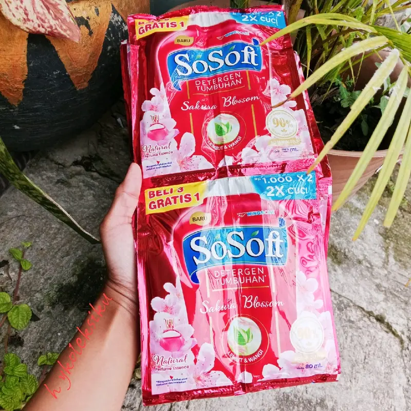 SoSoft kemasan sachet isi 16 renceng deterjen cair 1