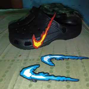 Akessoris Sandal Jibits Motif Api untuk sepatu Jam Shoe