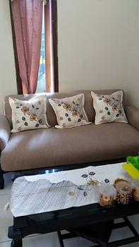 Product Review of SET SARUNG BANTAL SOFA COKLAT uk.40x40/ uk.45×45 ,isi 5 sarung bantal + 1 taplak meja from H**😘 1