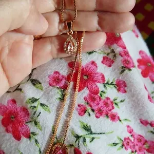 KALUNG WANITA TITANIUM GOLD ASESORIS WANITA LIONTIN PERMATA SATU PUTIH ANTI KARAT