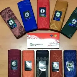 Sarung gajah duduk pria dewasa