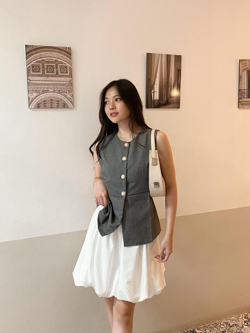 Product Introduction of [REDCARPET] Haruki Blouse / Atasan Baju Wanita Casual Kancing Semi Formal Simple Grey Basic Cream Cewek Top Putih Rompi Vest Panjang Hitam 30