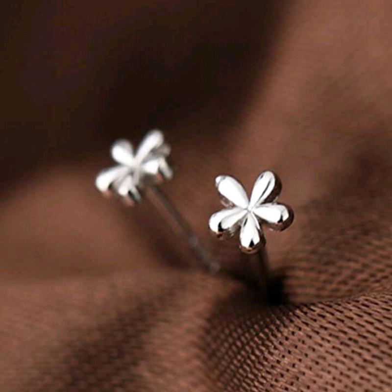 Anting-anting Bunga Daisy yang Indah Anting-anting Bunga Kecil Perak  Wanita Gadis 3