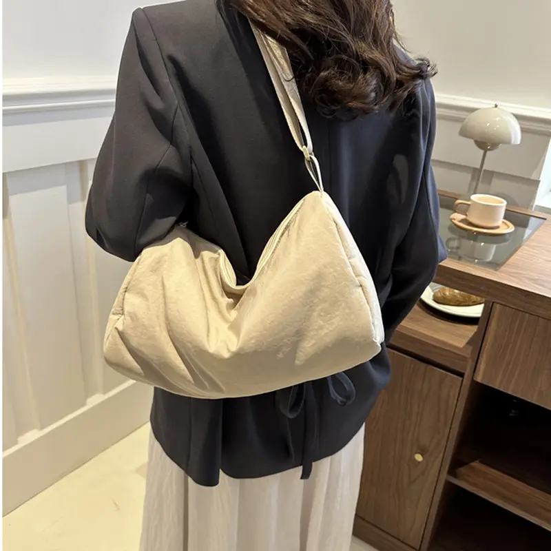 CHIYUM Tas Selempang Wanita Bahu Kain Nilon Lembut Untuk Wanita Lipit Solid Warna Kapasitas Besar Pria Korean Style Tas Sekolah Cowok Wanita Import Tangan Desain Sederhana Tas Cewek Sekolah Tas Messenger Travel Bag 1